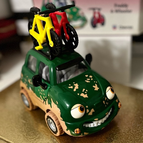 Chevron Car - Picture 5 of 7